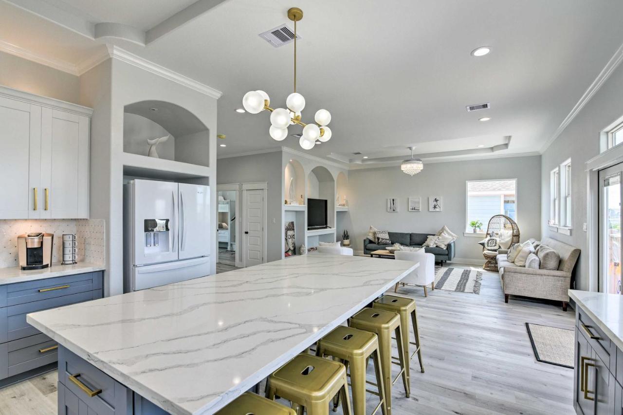 Chic Crystal Beach Escape With Deck - Walk To Beach! Bolivar Peninsula Ngoại thất bức ảnh