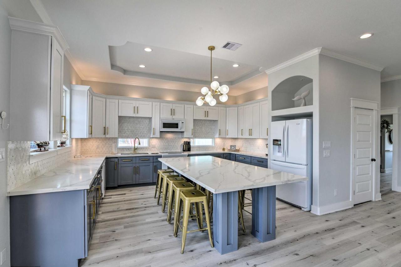 Chic Crystal Beach Escape With Deck - Walk To Beach! Bolivar Peninsula Ngoại thất bức ảnh
