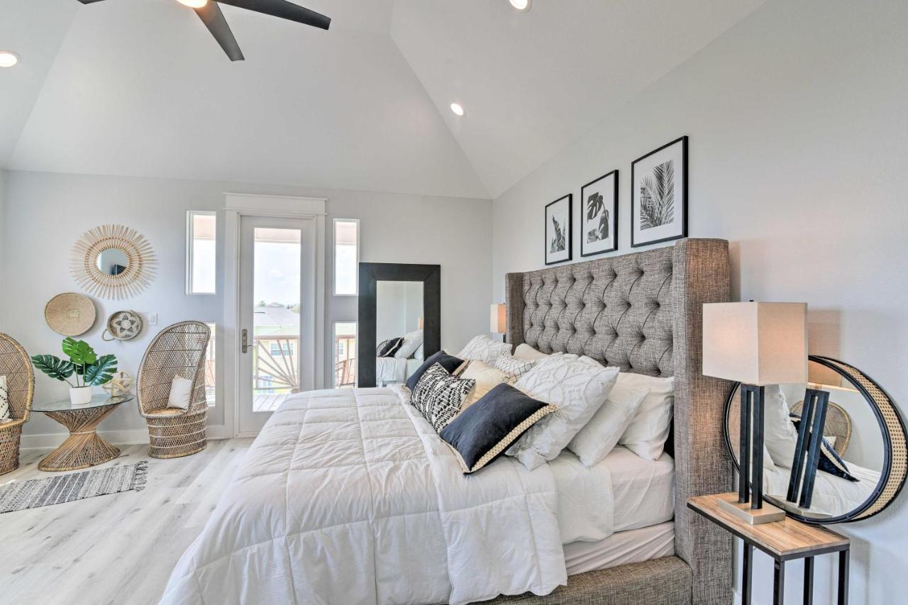 Chic Crystal Beach Escape With Deck - Walk To Beach! Bolivar Peninsula Ngoại thất bức ảnh