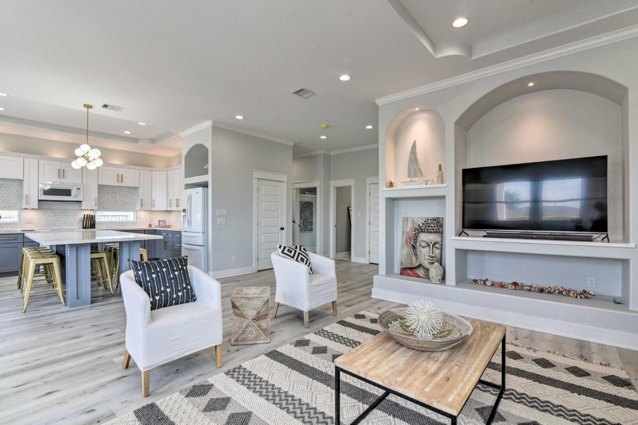 Chic Crystal Beach Escape With Deck - Walk To Beach! Bolivar Peninsula Ngoại thất bức ảnh