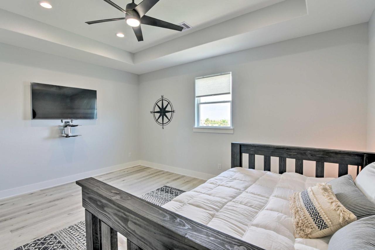 Chic Crystal Beach Escape With Deck - Walk To Beach! Bolivar Peninsula Ngoại thất bức ảnh