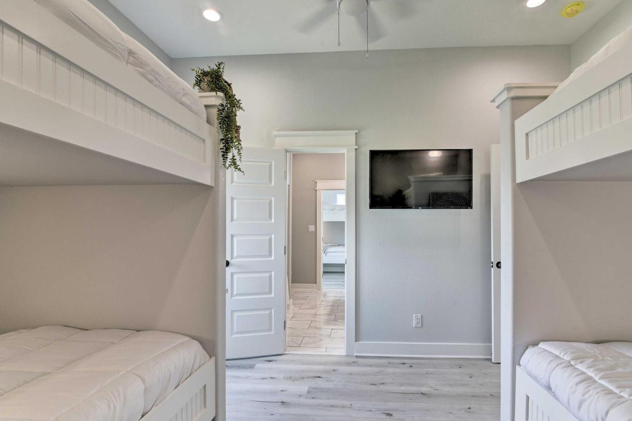 Chic Crystal Beach Escape With Deck - Walk To Beach! Bolivar Peninsula Ngoại thất bức ảnh