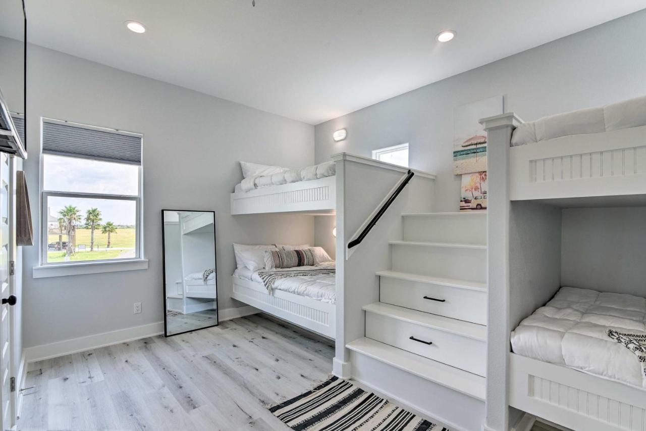 Chic Crystal Beach Escape With Deck - Walk To Beach! Bolivar Peninsula Ngoại thất bức ảnh