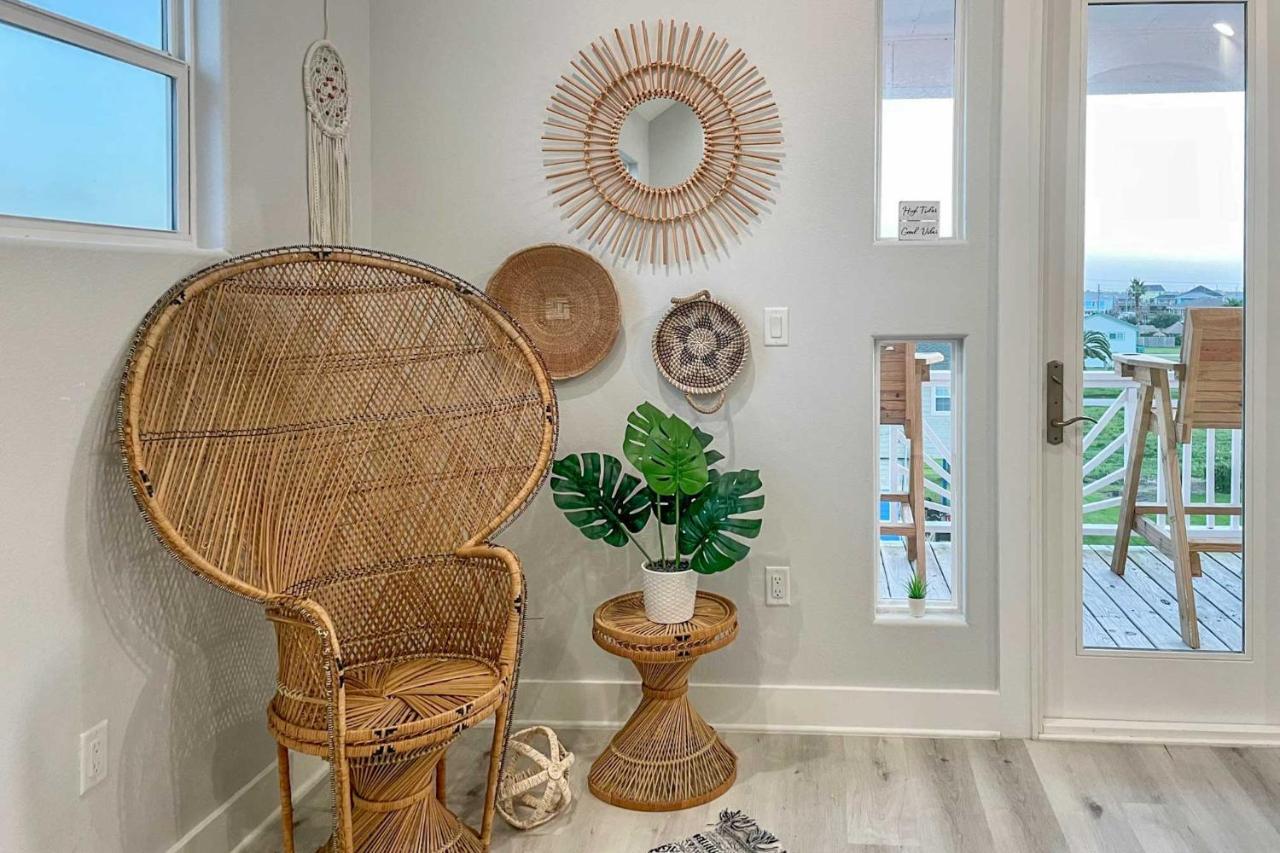 Chic Crystal Beach Escape With Deck - Walk To Beach! Bolivar Peninsula Ngoại thất bức ảnh