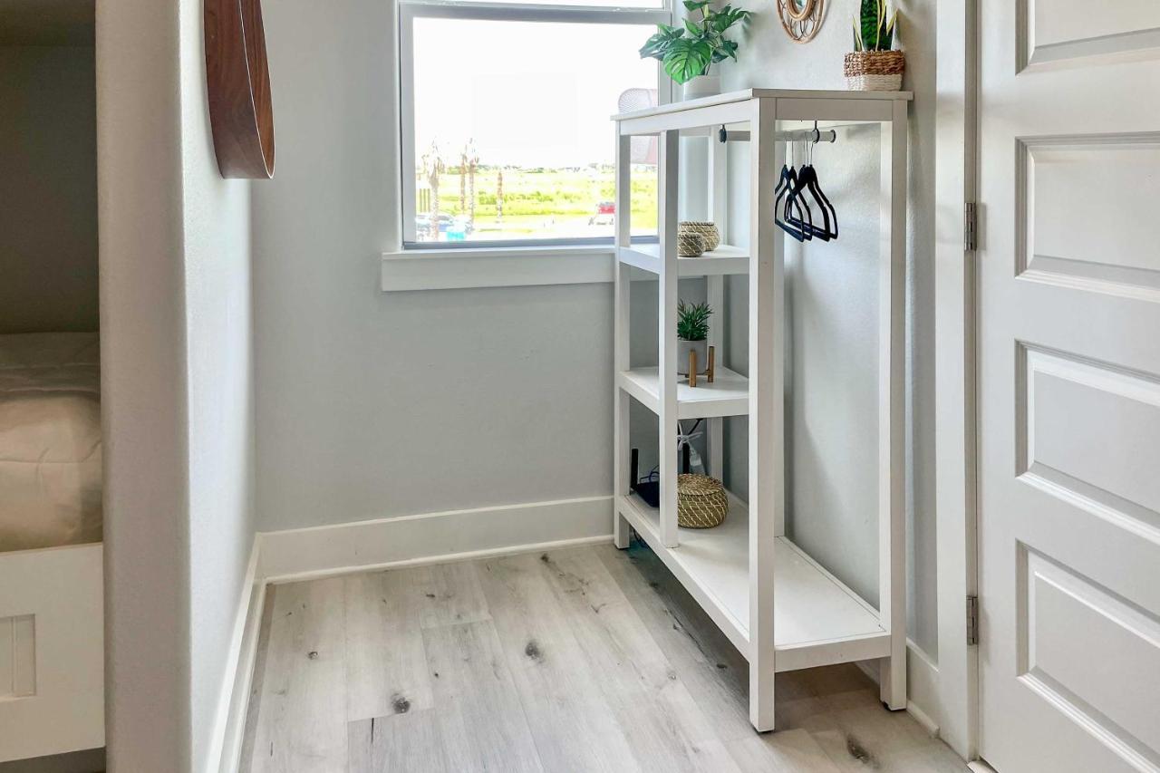 Chic Crystal Beach Escape With Deck - Walk To Beach! Bolivar Peninsula Ngoại thất bức ảnh